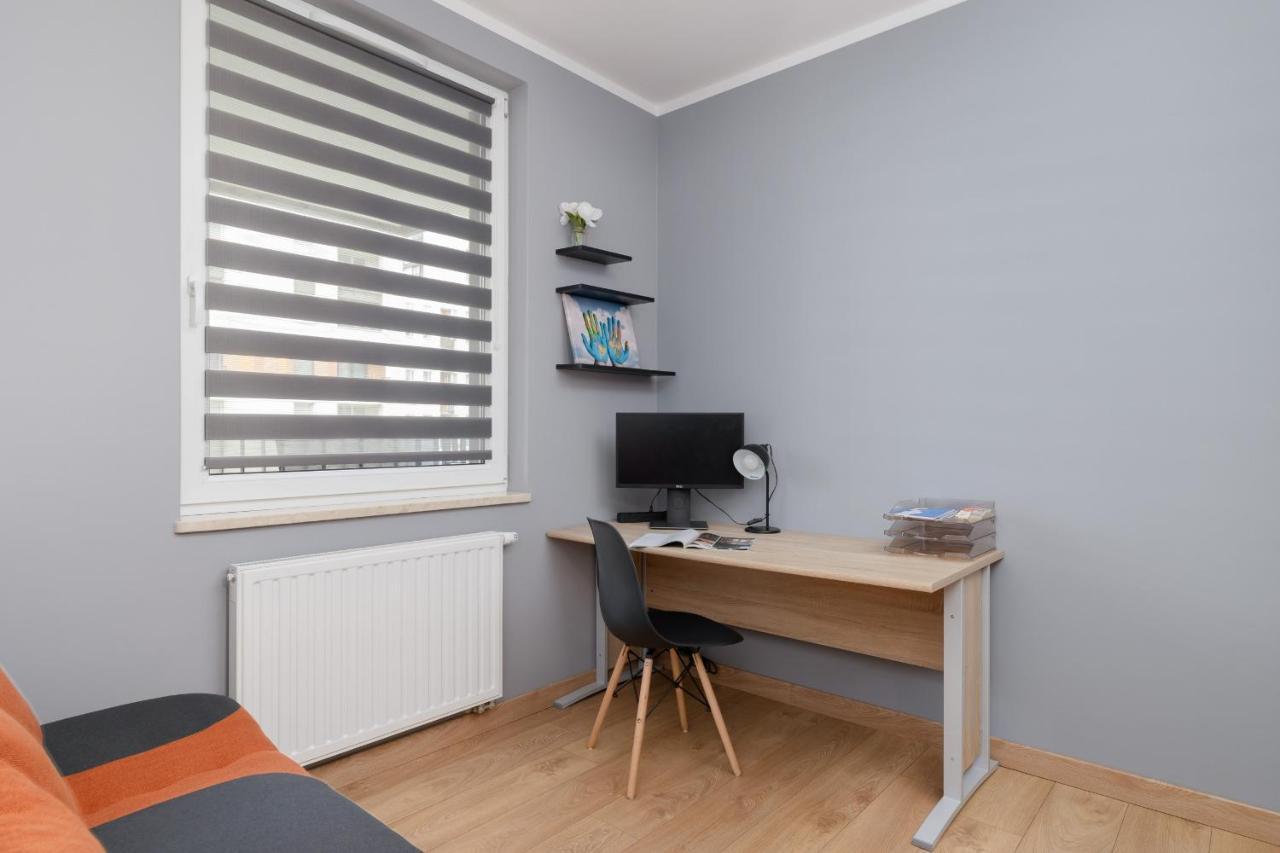 Osiedle Avia Family Apartment In Krakow With Balcony By Noclegi Renters Ngoại thất bức ảnh