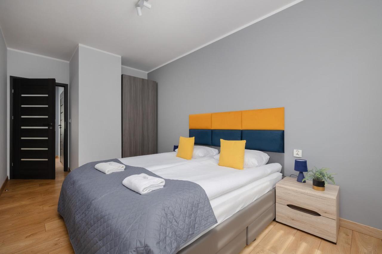 Osiedle Avia Family Apartment In Krakow With Balcony By Noclegi Renters Ngoại thất bức ảnh