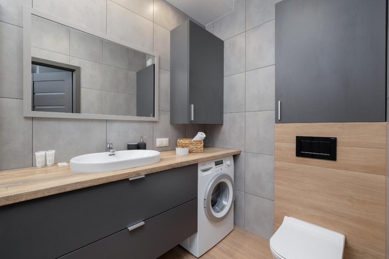 Osiedle Avia Family Apartment In Krakow With Balcony By Noclegi Renters Ngoại thất bức ảnh